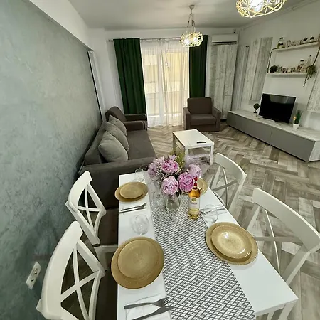 Taya - Moon Apartman Mamaia