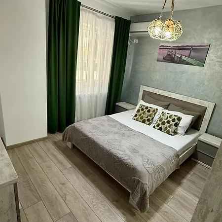 Taya - Moon Apartman Mamaia